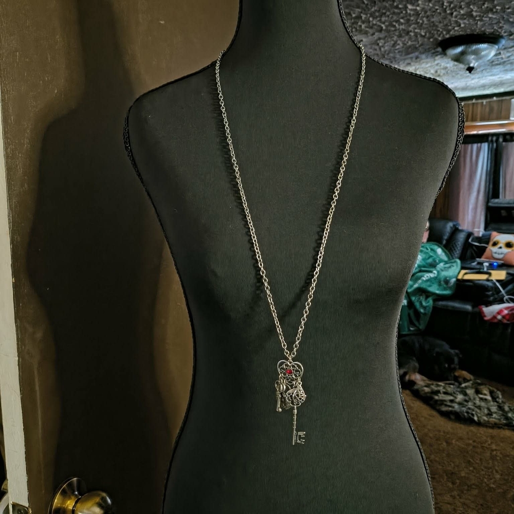Silver heart Key Pendant Necklace - Silver